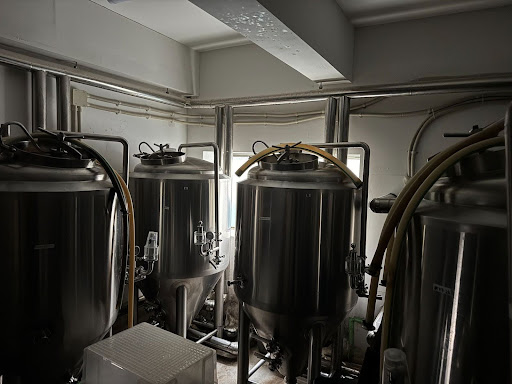 ビールが生まれる醸造タンクが鎮座