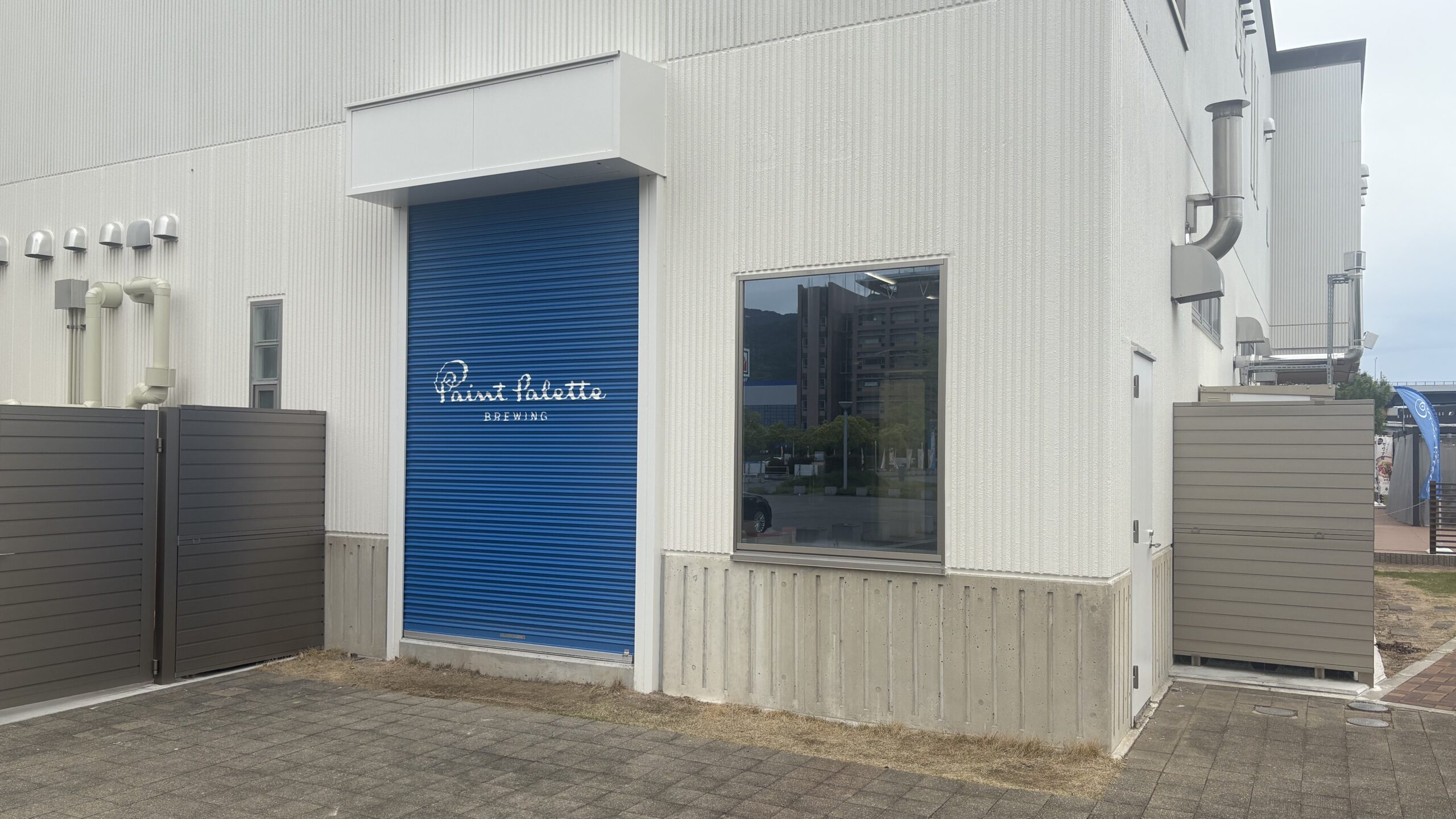 Paint Palette Brewingの正面玄関?!通常はawaawa施設内からタップルームに入れます。